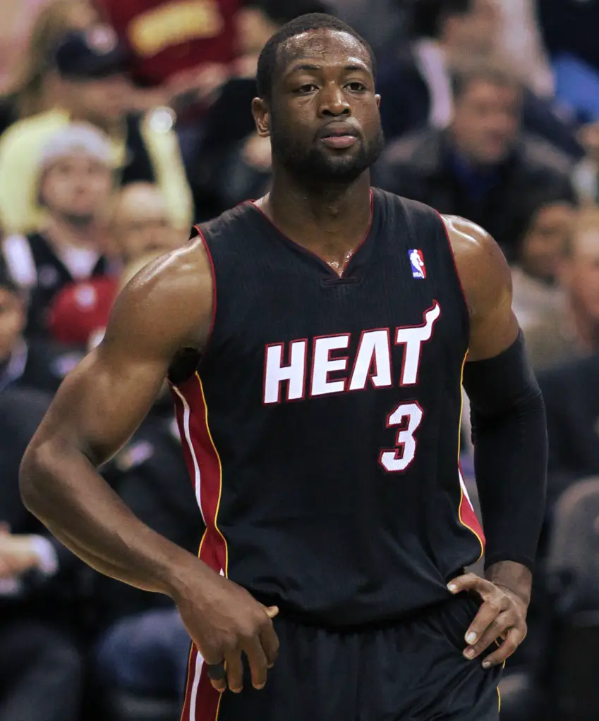  dwayne wade looking standing heat 3