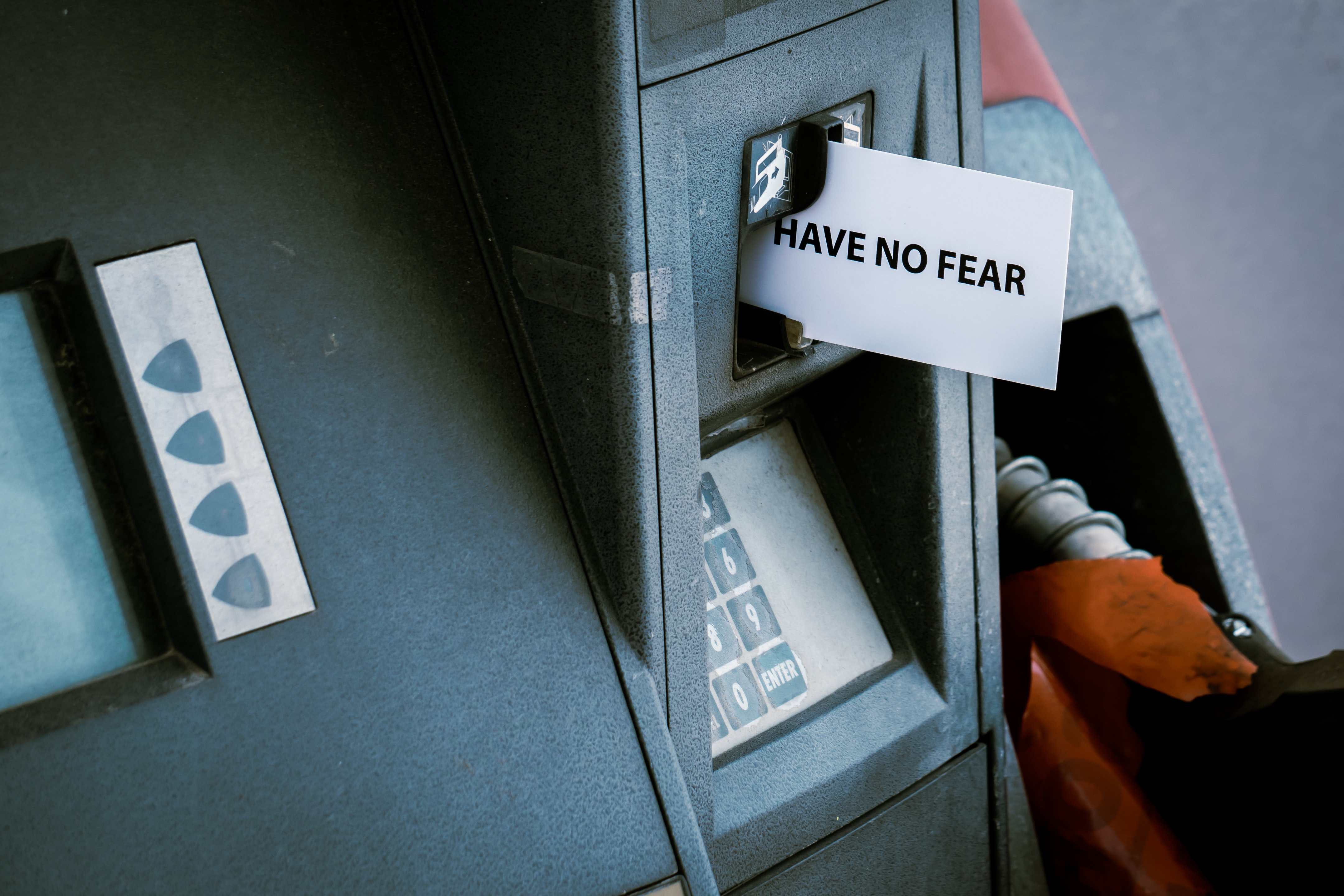 oil price gas pump do not fear